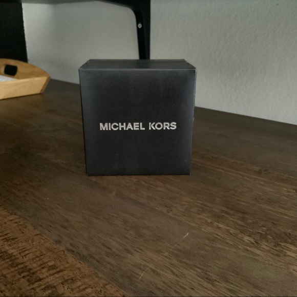 Michael Kors silver and blue Watch Hunger Stop - Picture 3 of 7